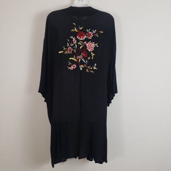 Boutique + Kimono Top 1X Black Floral Embroidered Boho Flowy Beachy Lightweight - Picture 9 of 10